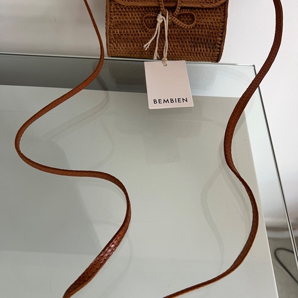 BEMBIEN Woven Rattan Lily Crossbody Bag - Picture 6 of 10